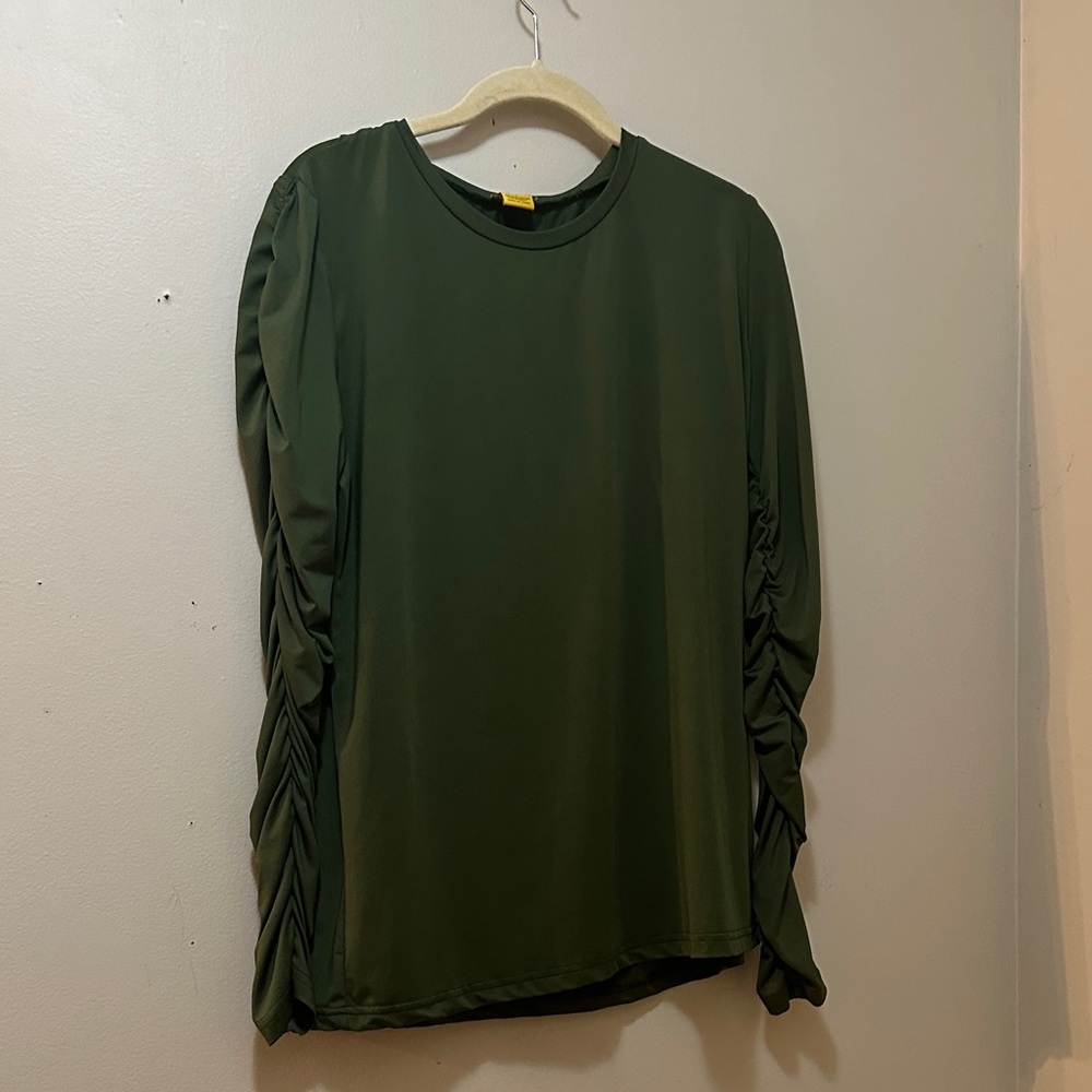 Daisy Elegant Green Women's Top With Ruched Sleeves